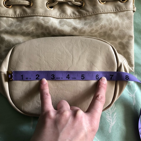 Leopard print crossbody bucket bag - Fiorelli neutral cream snow leopard print - Picture 9 of 16